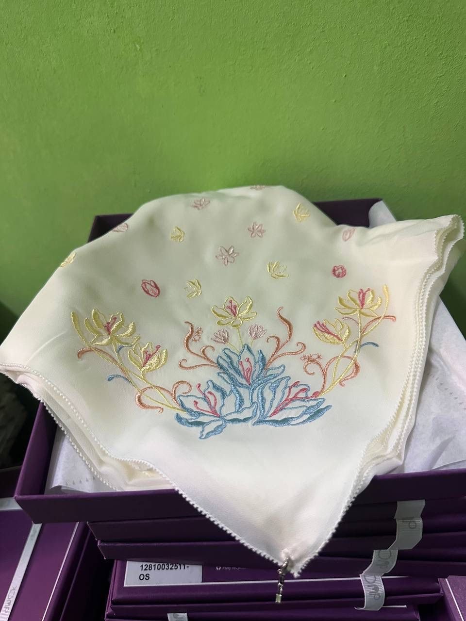 Embroidery duck shawl & square